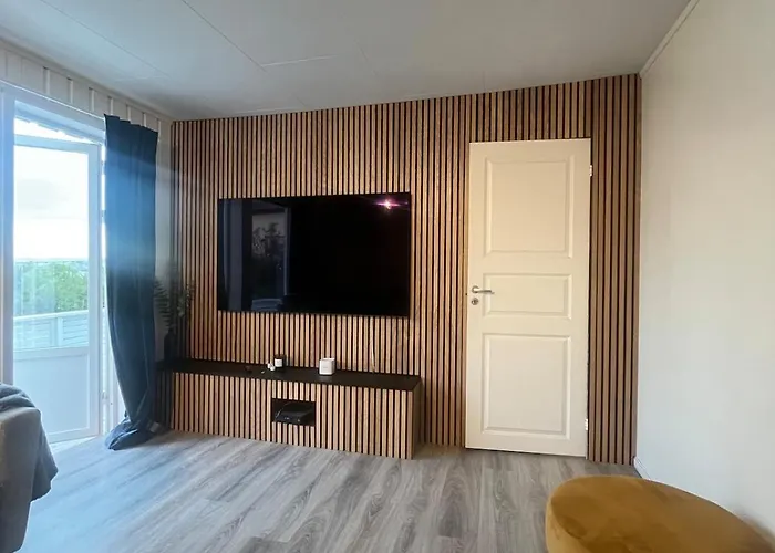 Large With Good View! *